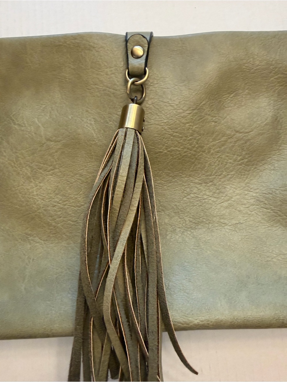 🌿 Jen & Co Olive Fringe Crossbody & Clutch Bag with Stud Accents 🌿 - Picture 8 of 13